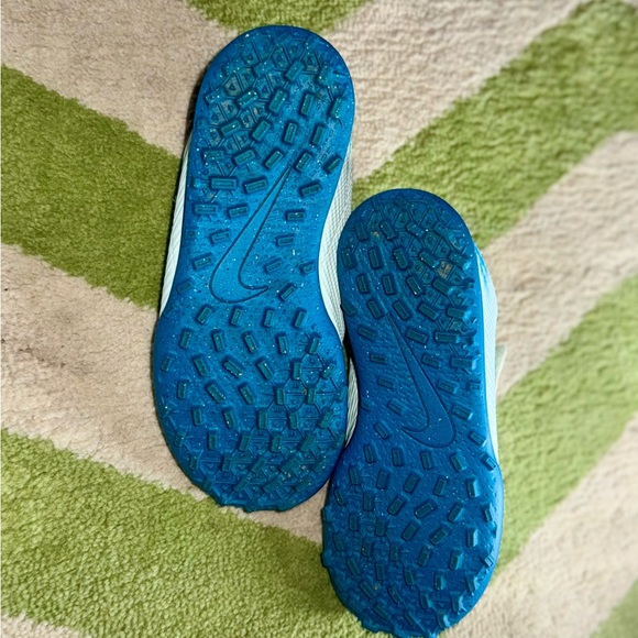 NIKE l Junior Vapor 16 Club TF l Glacier Blue l Size: Kids 11C - Picture 5 of 14